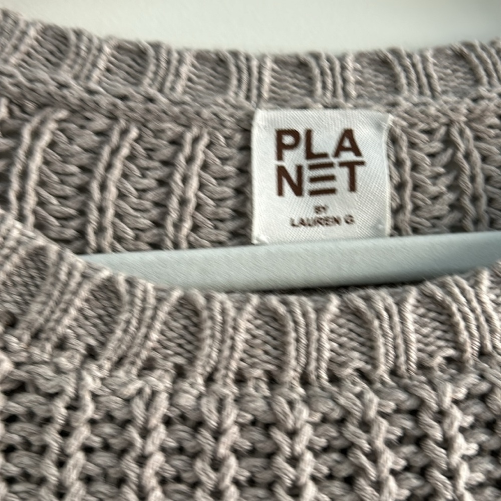 Planet one size light grey, short sleeve cable sweater. - Picture 3 of 5